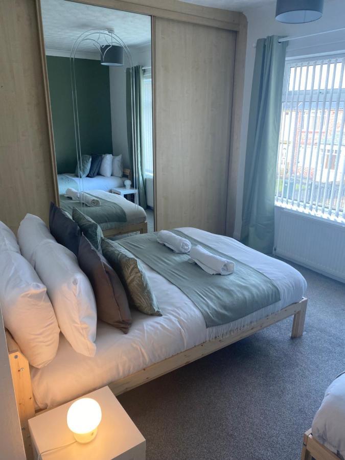 Wilton - Perfect For Contractors Private Large Drive * Newcastle upon Tyne