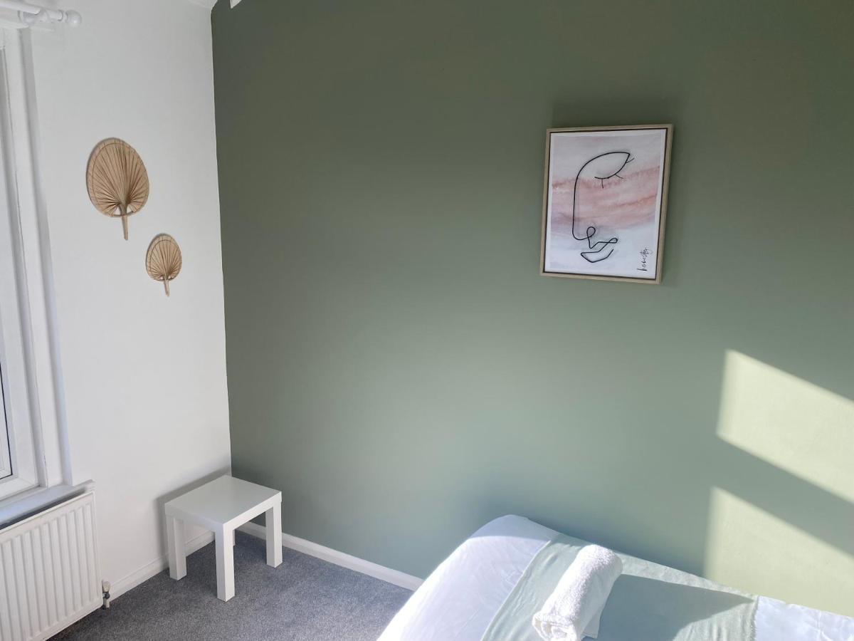 Wilton - Perfect For Contractors Private Large Drive * Newcastle upon Tyne