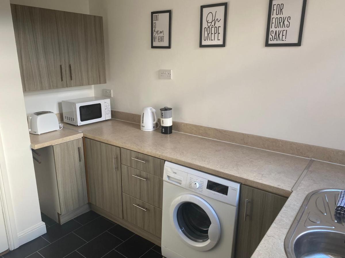 Wilton - Perfect For Contractors Private Large Drive