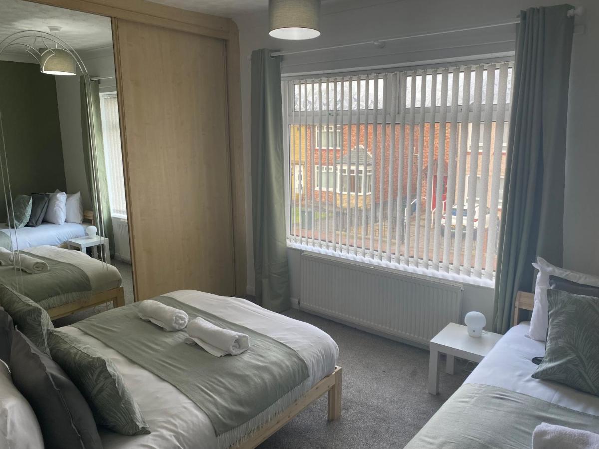 Wilton - Perfect For Contractors Private Large Drive * Newcastle upon Tyne